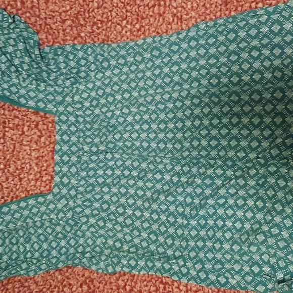 Old Navy Shirt (W191) - Picture 4 of 4